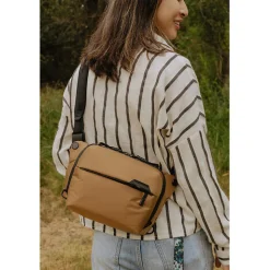 Best Everyday Sling v2 (Coyote, 3L) Camera Bags